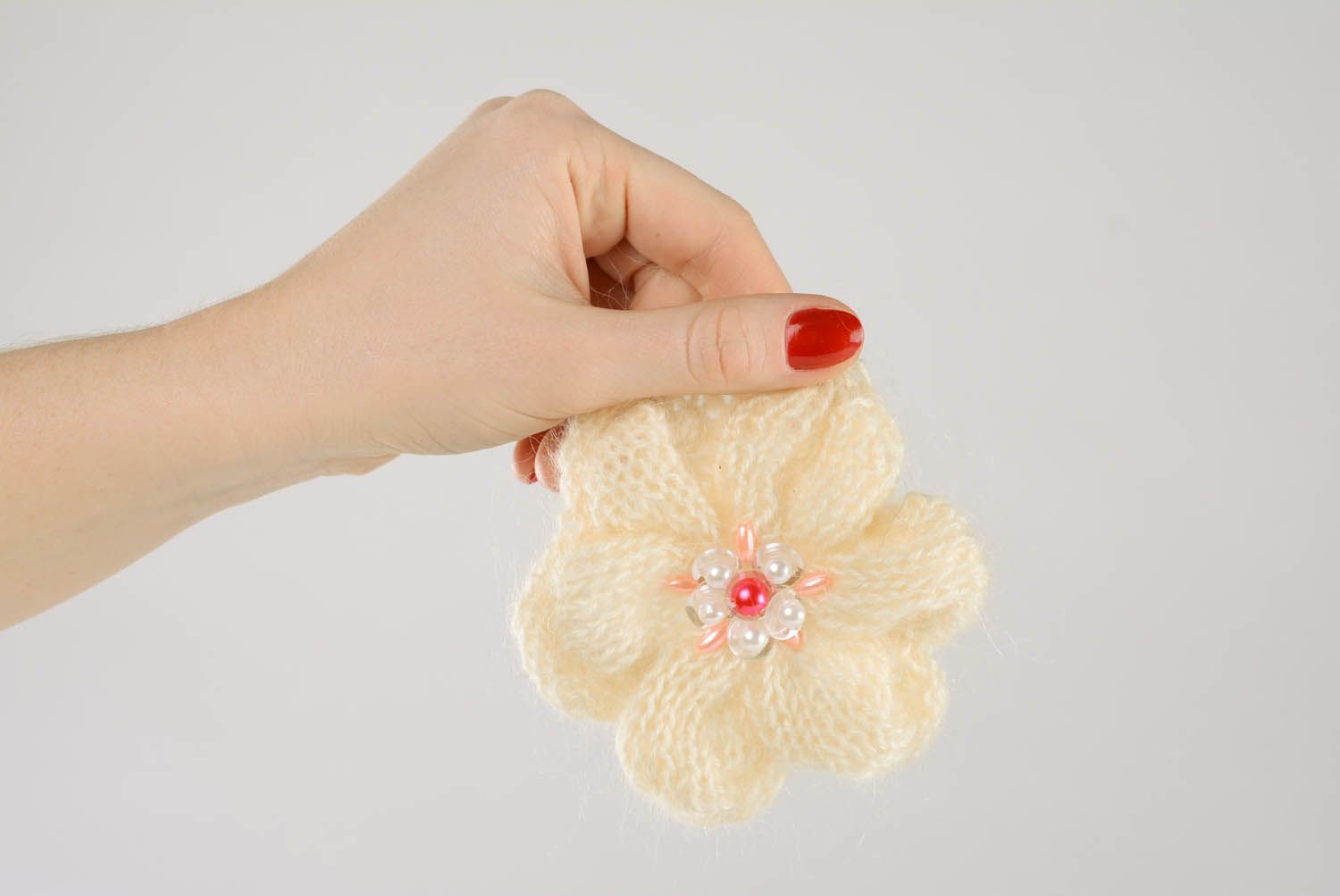 Broche fleur tricotée faite main photo 2