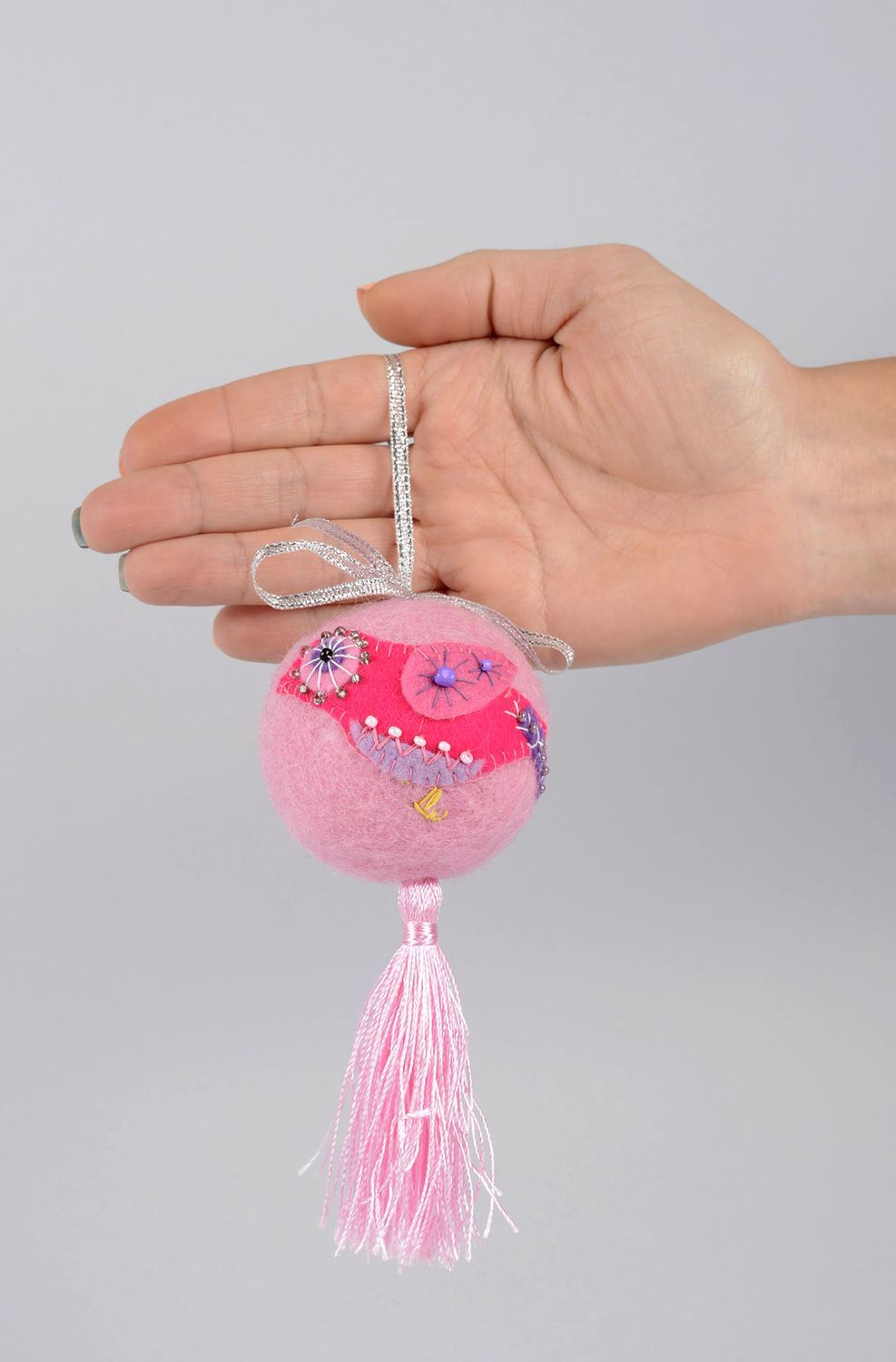 Елочная игрушка ручной работы новогодняя игрушка декоративная подвеска розовая фото 4