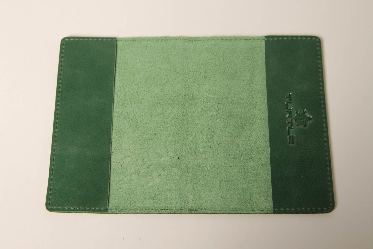 Оригинальный подарок ручной работы обложка на паспорт аксессуар из кожи фото 4