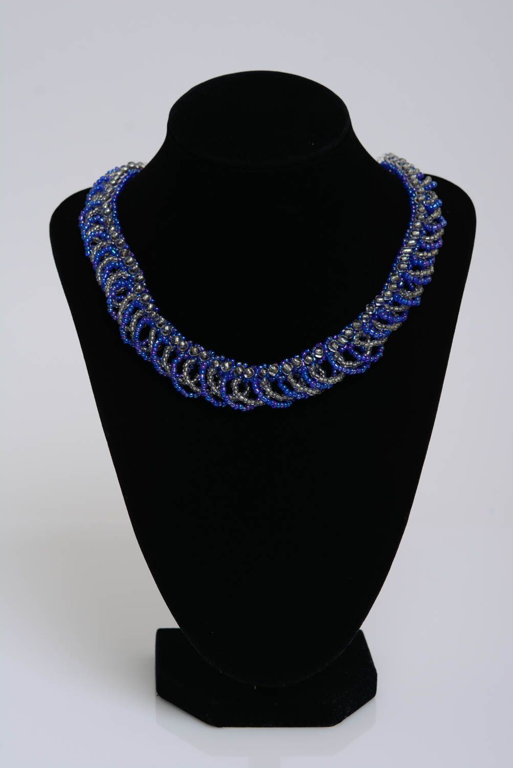 Collier en perles de rocailles fait main bleu design de créateur ajouré photo 3