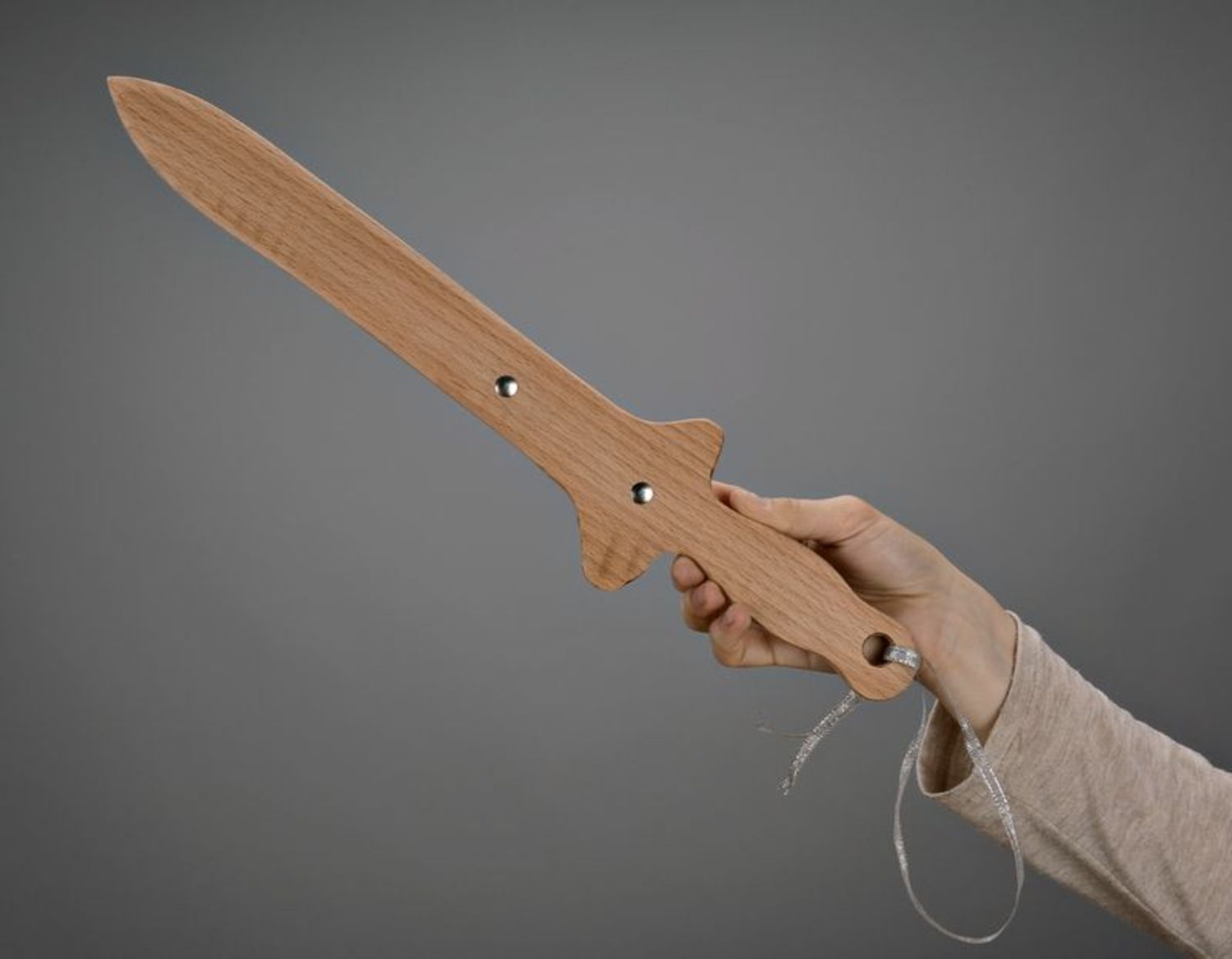 Espada de madeira de brinquedo foto 3