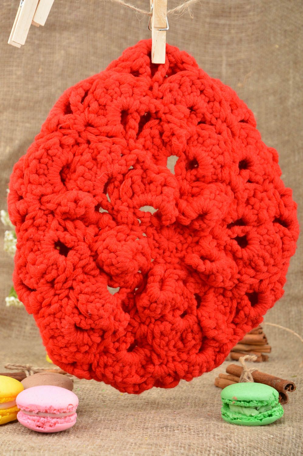 Béret tricoté à la main au crochet rouge en laine ajouré joli pour enfant  photo 1