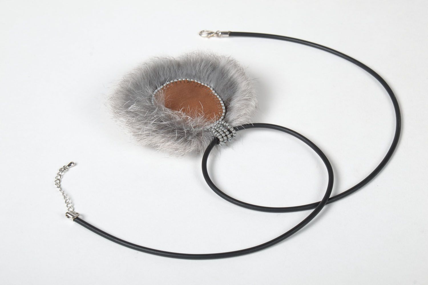 Beaded necklace with fur photo 3