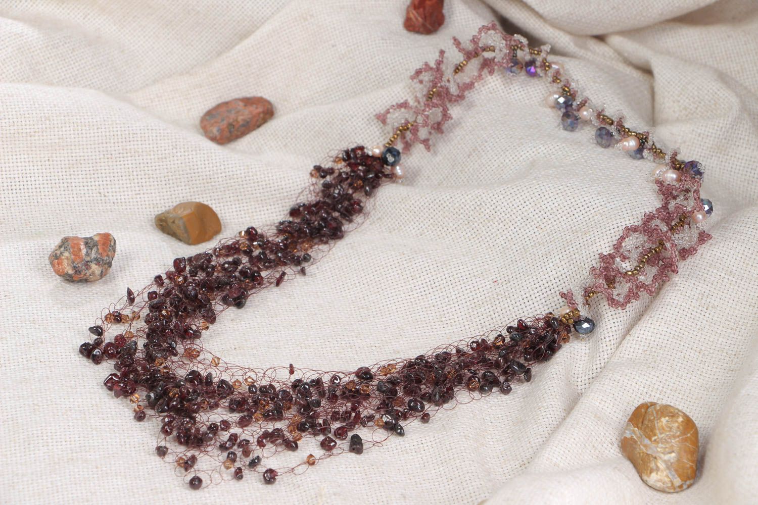 Ожерелье из бисера и натуральных камней ручной работы красивое огалала фото 1