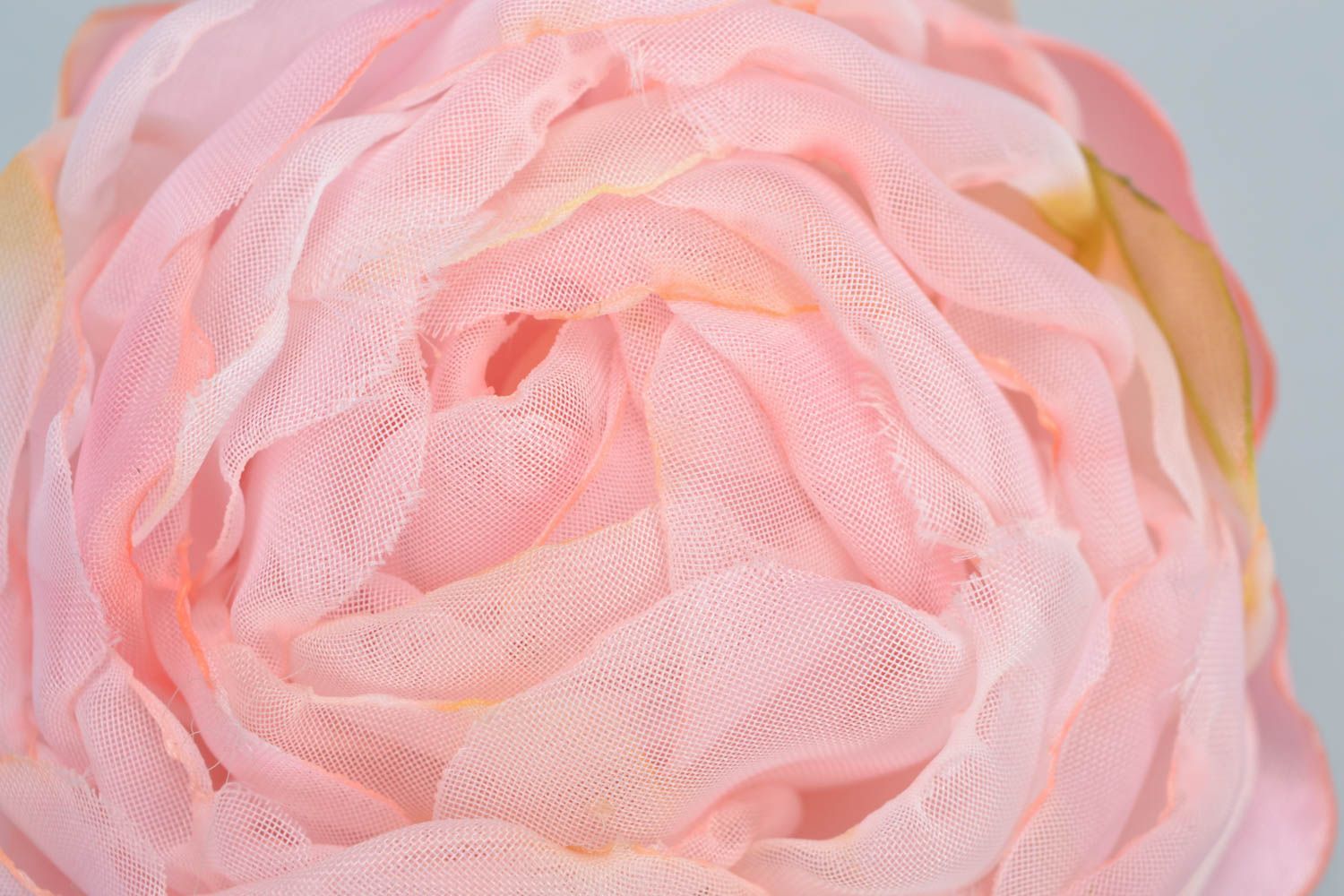 Красивая заколка для волос в виде цветка ручной работы в технике батик Роза фото 3