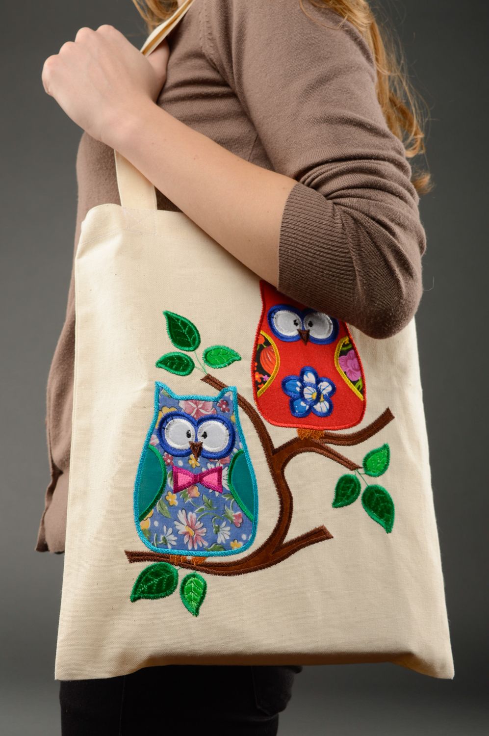 Large natural fabric bag with application photo 2