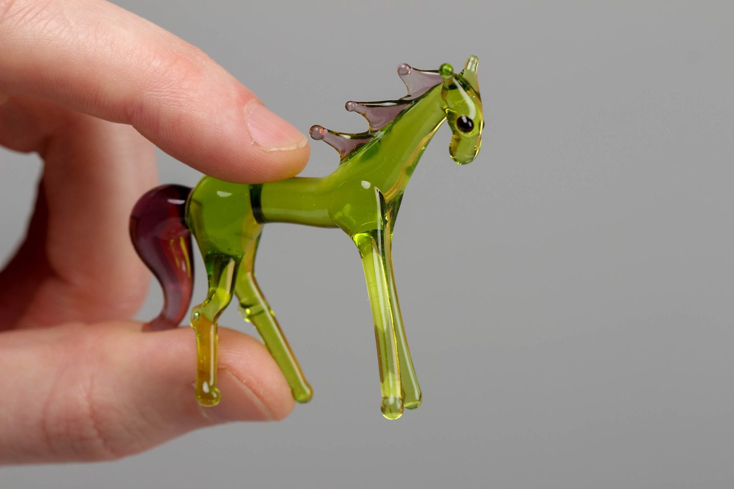 Lampwork Figur aus Glas Hellgrünes Pferd foto 4