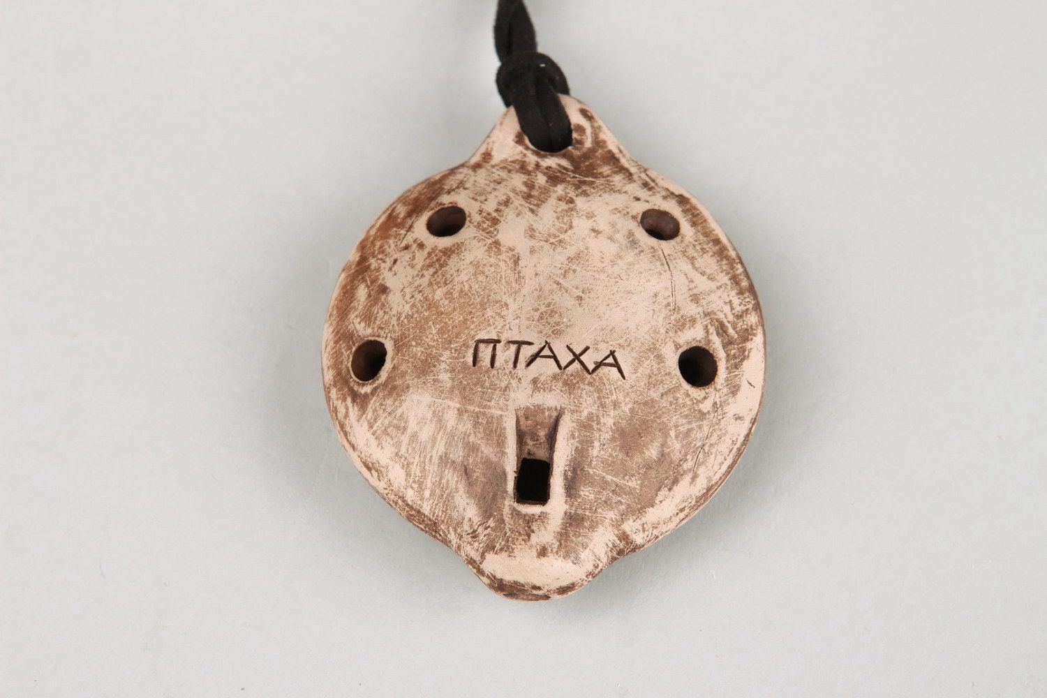Tin whistle pendant made of clay with floral ornament photo 3