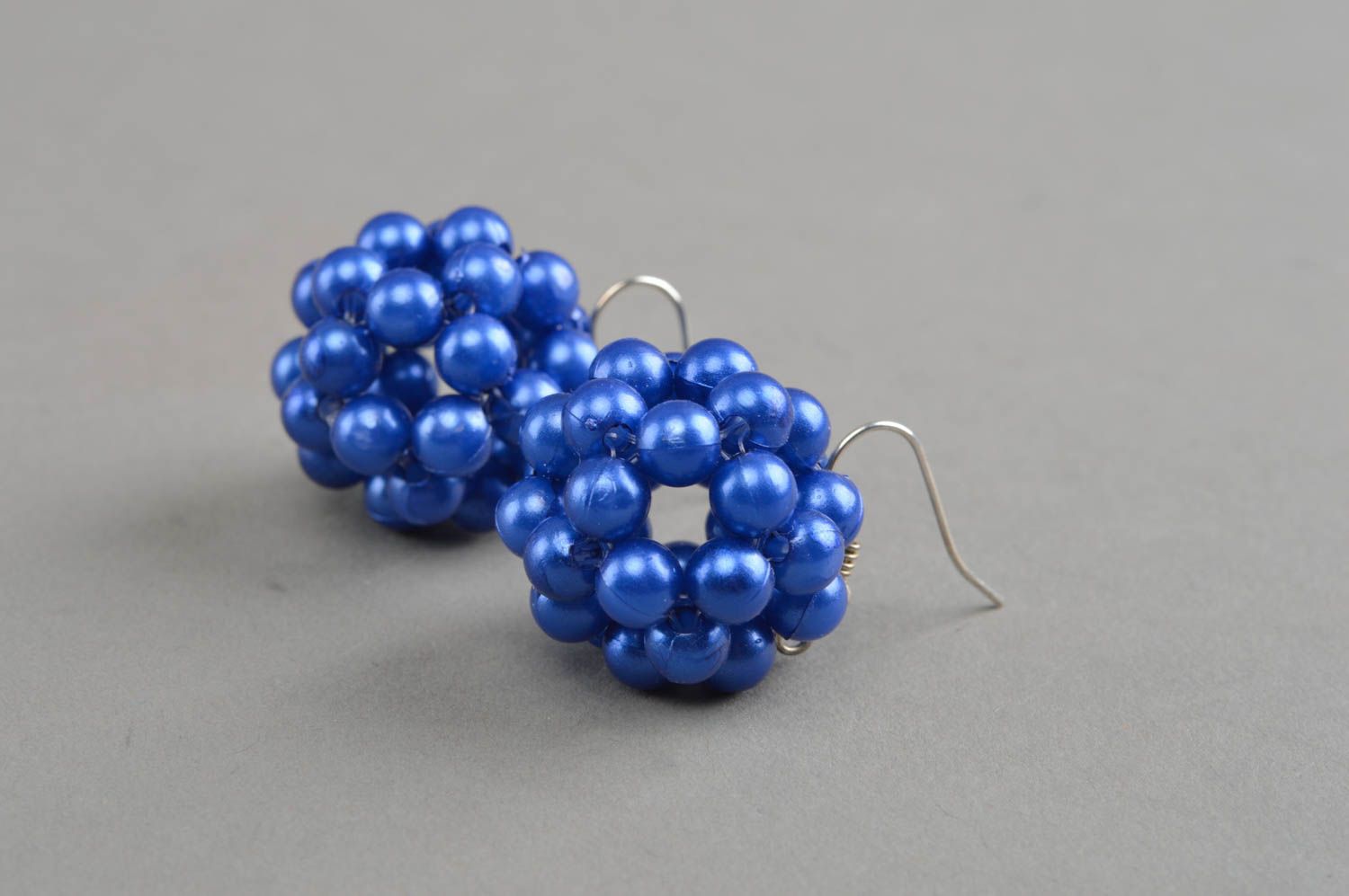 Boucles d'oreilles bleues en perles fantaisie faites main pendantes Boules photo 3