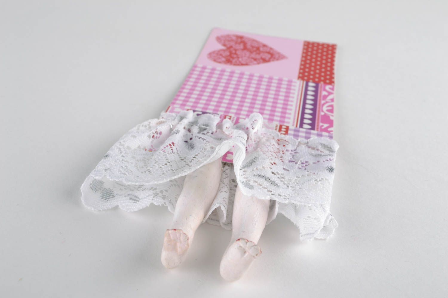 Paper bookmark with legs photo 3
