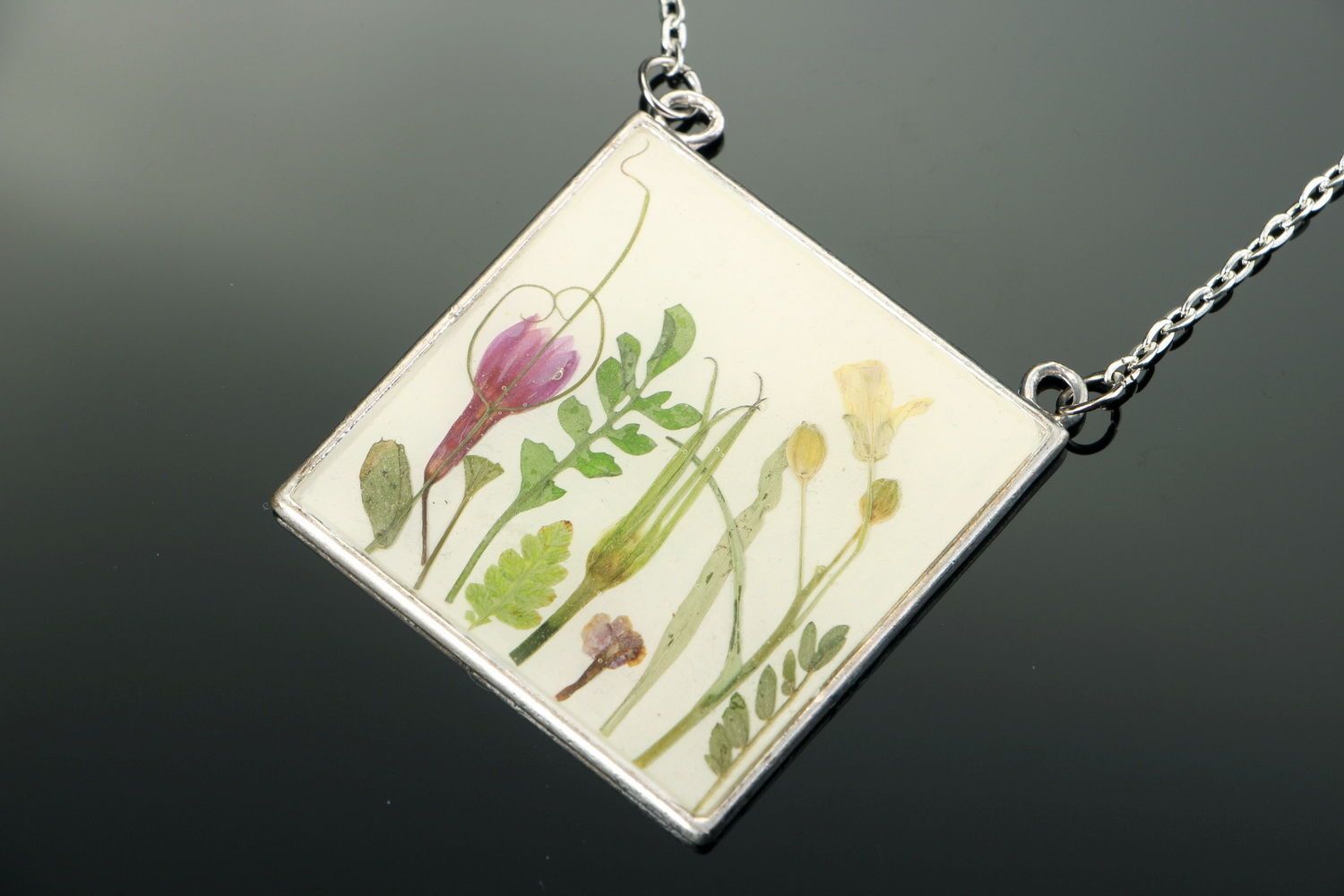 Necklace made of flower arrangement, coated with epoxy resin photo 3