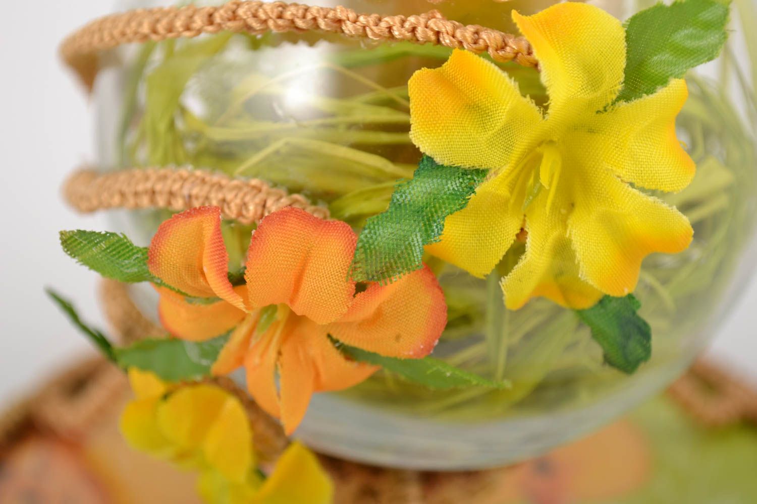 Chandelier en verre en fils technique macramé fait main vert jaune avec fleurs photo 2