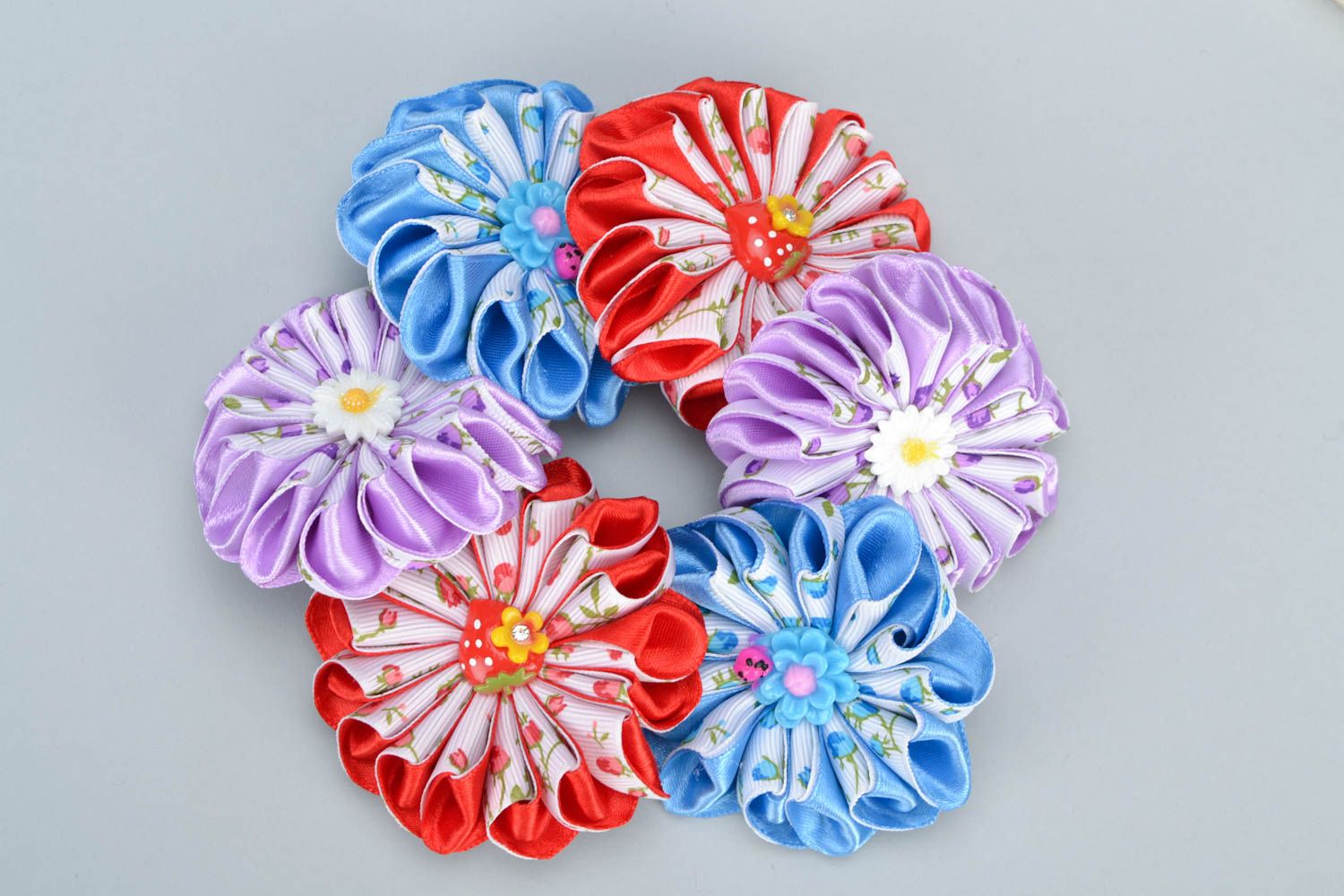 Élastiques à cheveux faits main fleurs kanzashi en satin multicolores 6 pièces   photo 3