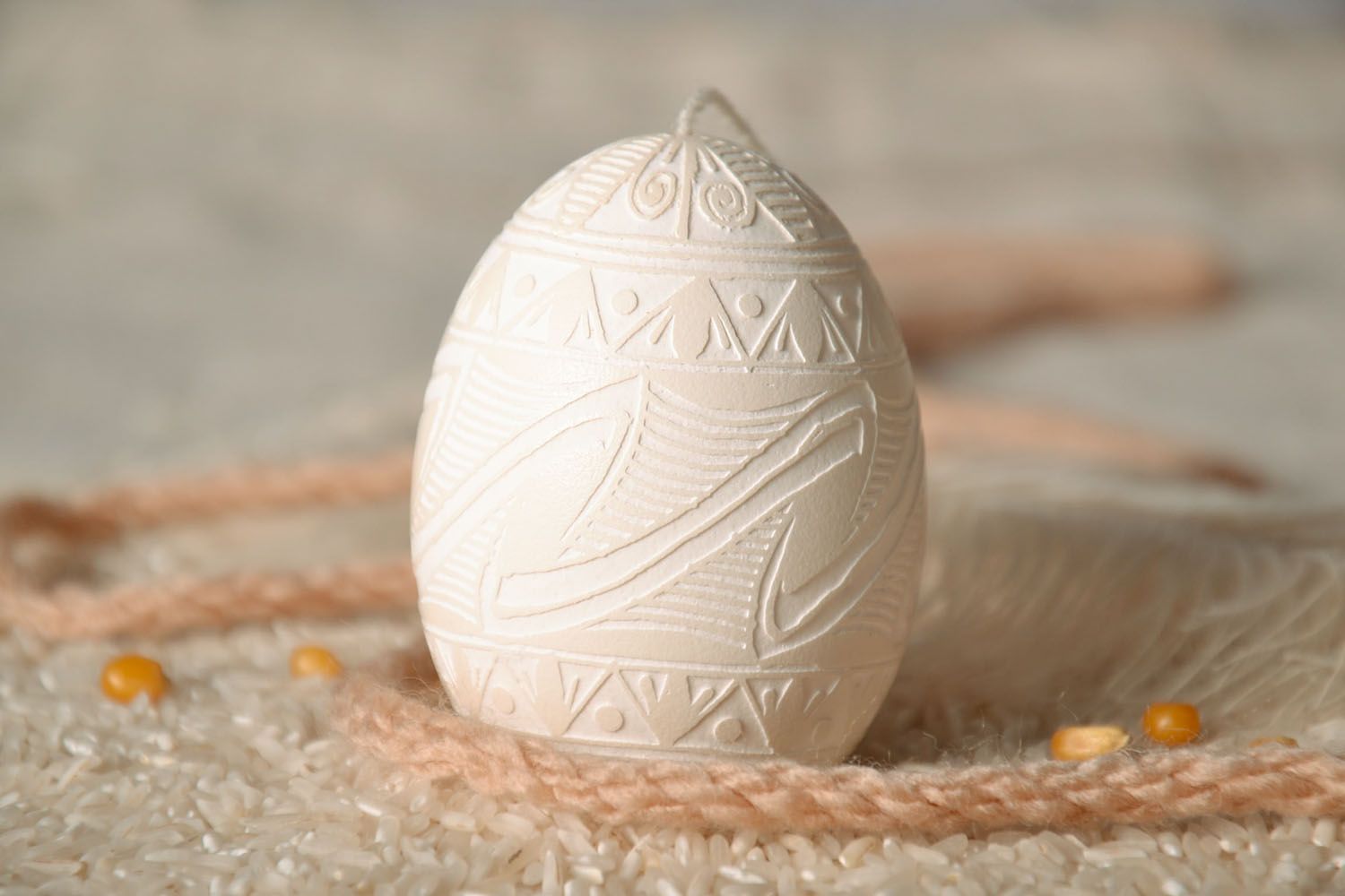 Huevo decorativo blanco foto 1