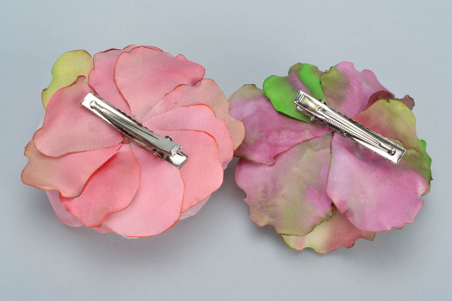 Set of beautiful women's handmade flower hair clips 2 pieces photo 4