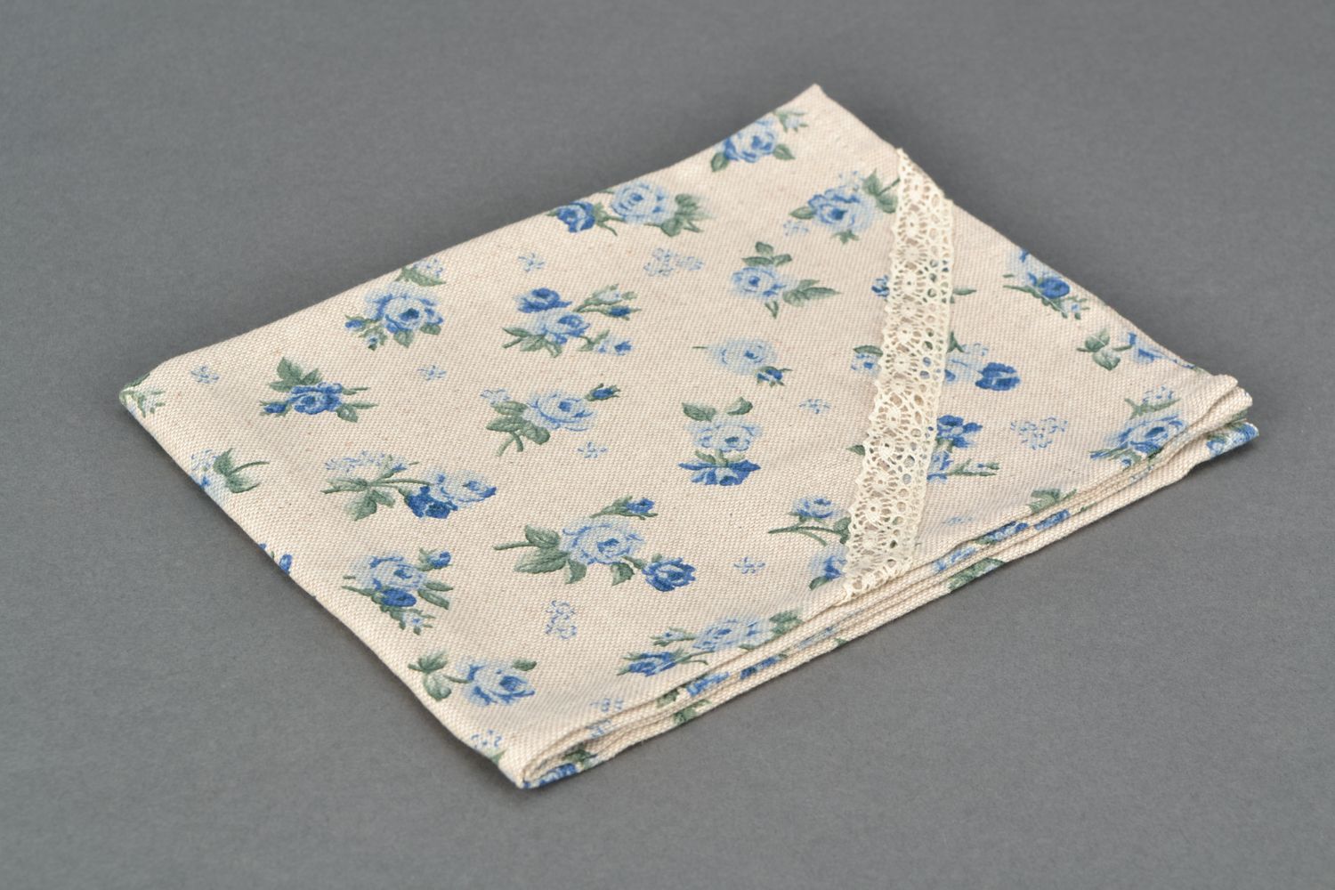 Декоративная салфетка в цветочек из ткани Голубая роза фото 3