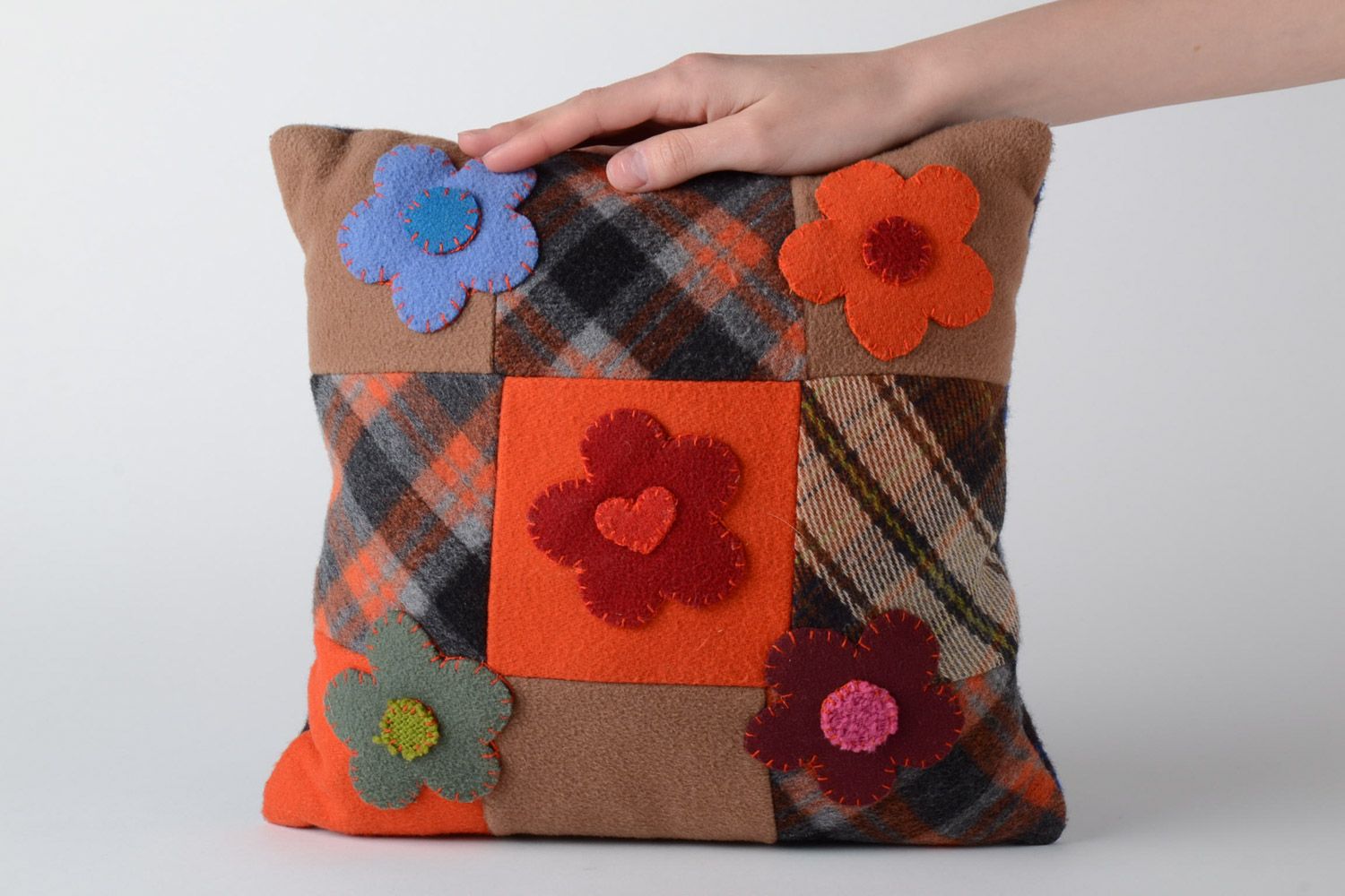 Petit coussin pour canapé avec housse zippée multicolore fait main Fleurs photo 5