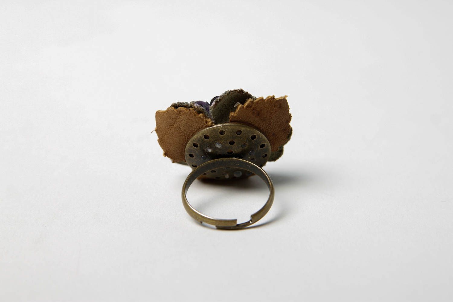 Кольцо из кожи кольцо ручной работы с цветком украшение из кожи женское фото 5