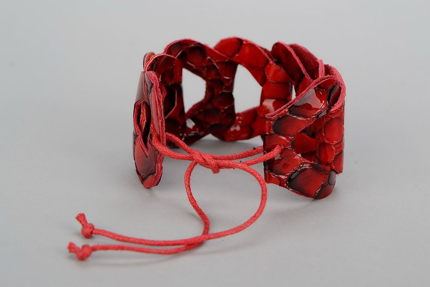 Red leather bracelet photo 4