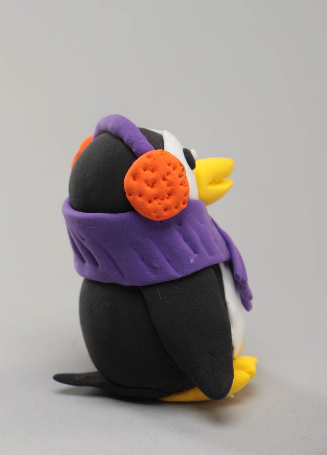 Figura de arcilla polimérica artesanal bonita vistosa para casa Pingüino foto 4