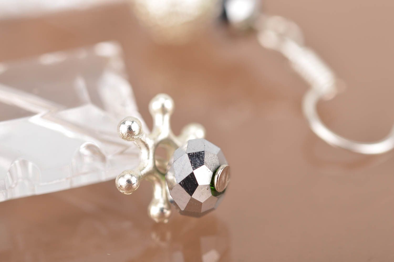 Handmade Ohrringe aus Glasperlen mit Anhängern elegant originell zart Geschenk foto 4
