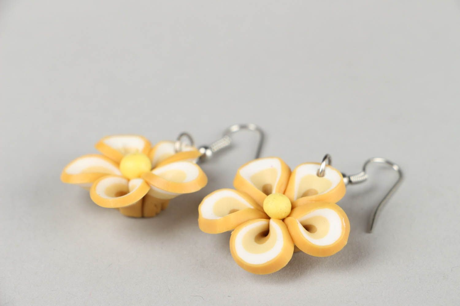 Ohrringe aus Polymerton Blumen foto 1
