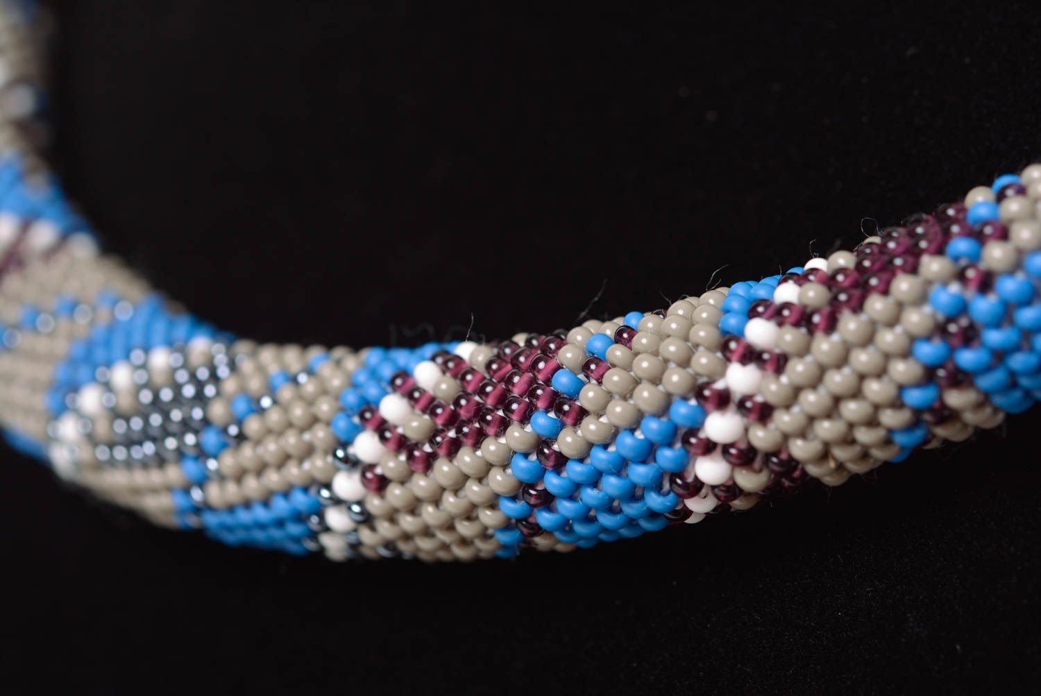 Collier spirale en perles de rocaille de coloris original fait main pour femme photo 3