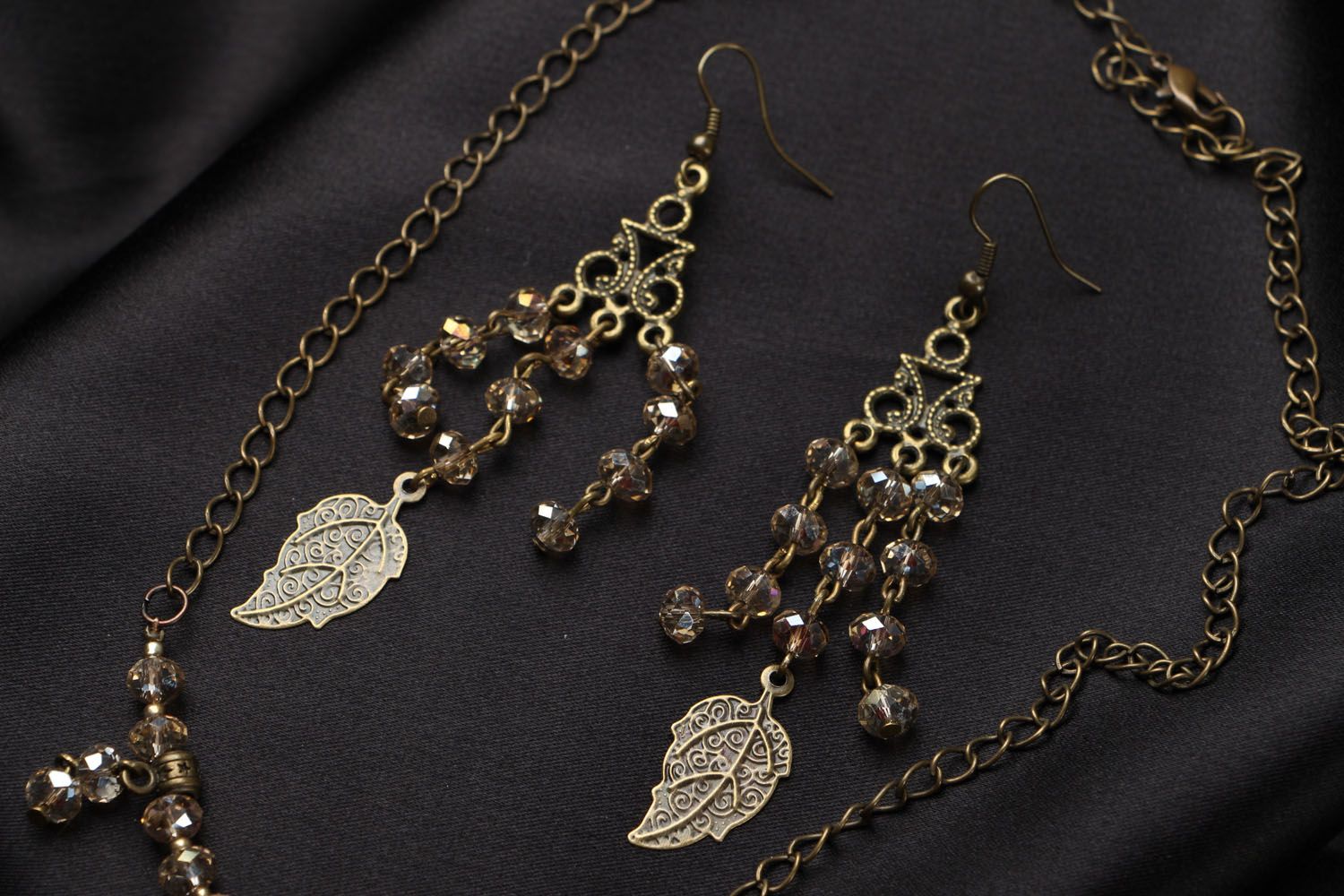 Necklace and earrings with crystal photo 2