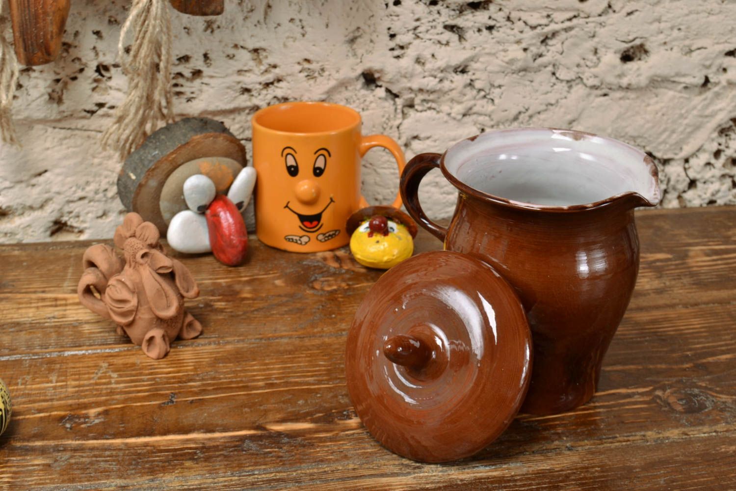 Handmade brauner Keramik Krug mit Deckel 1 L mit Glasur bemalt foto 1