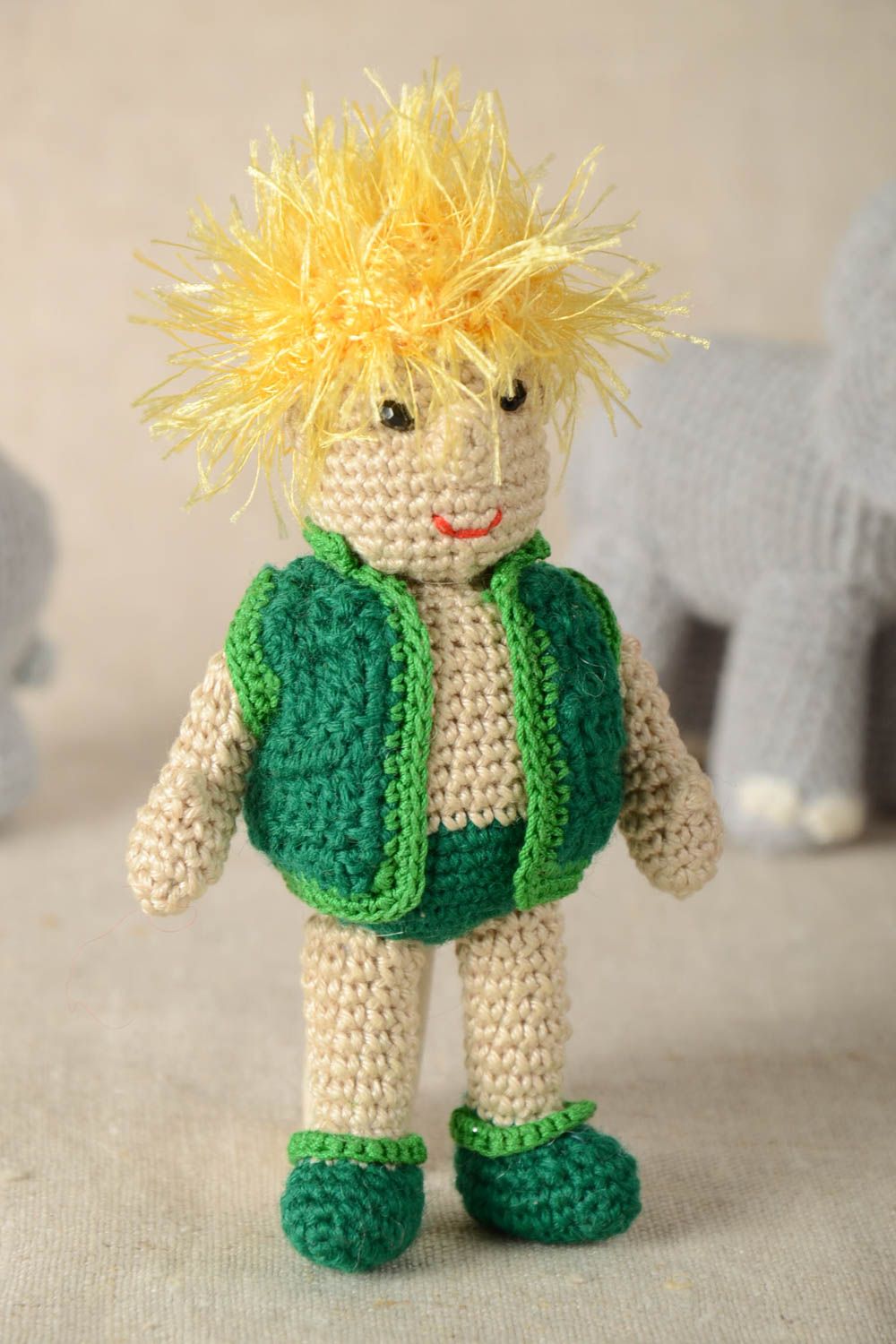 Designer Puppe handmade Geschenke für Kinder Haus Deko gehäkelt Junge in Grün  foto 1