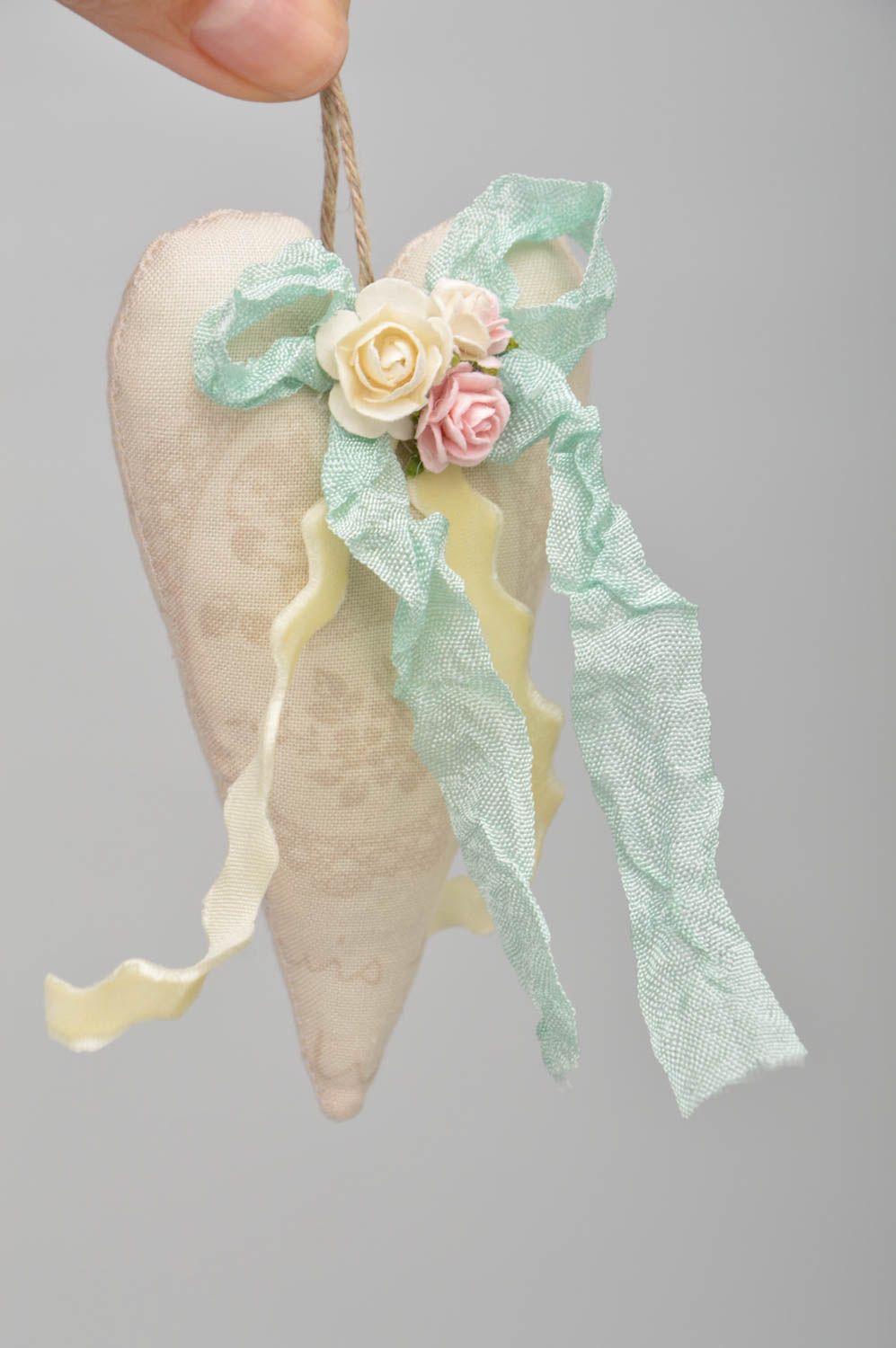 Интерьерная подвеска сердце с цветами с запахом ванили тканевое ручной работы фото 3