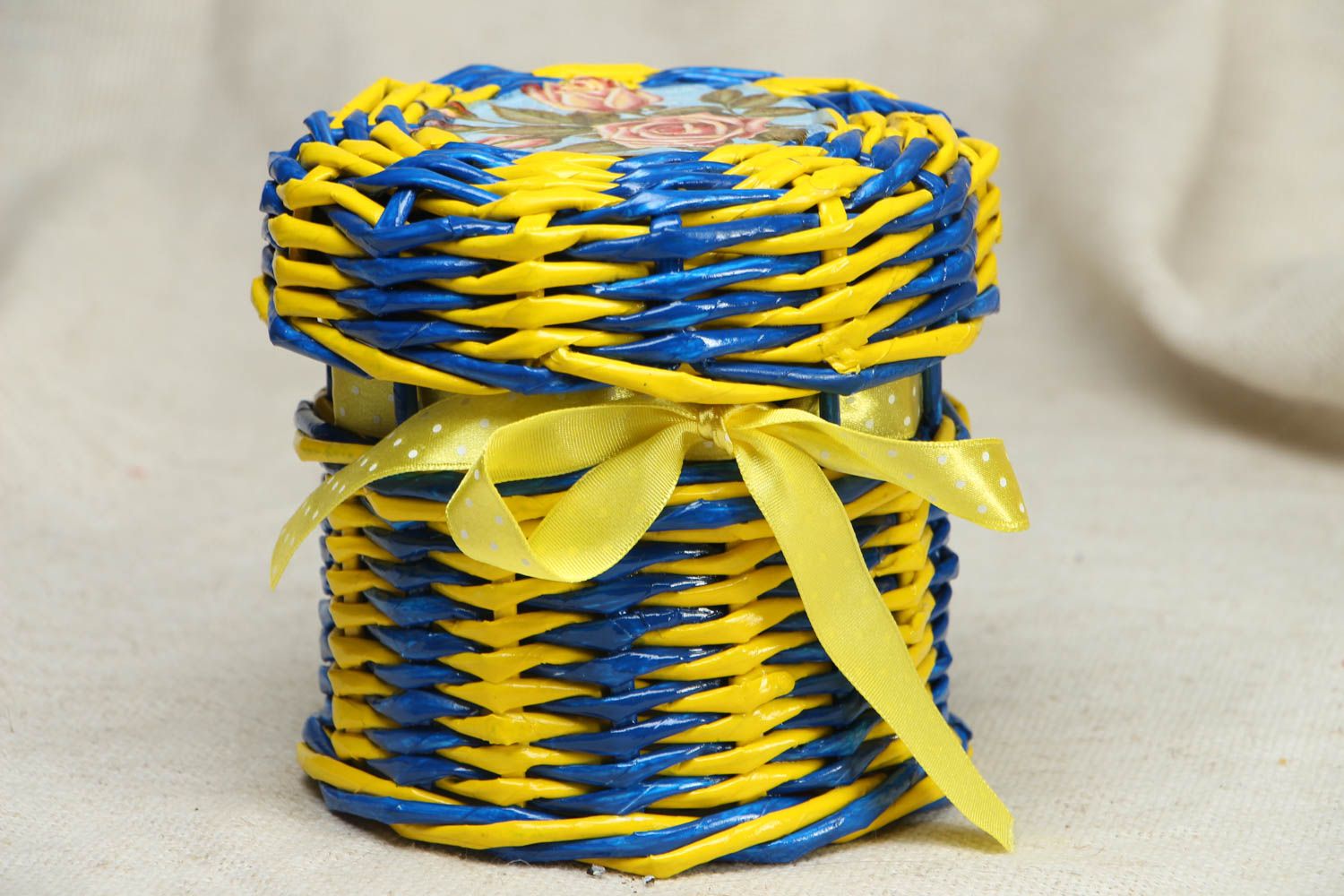 Woven paper jewelry box with ribbon photo 1