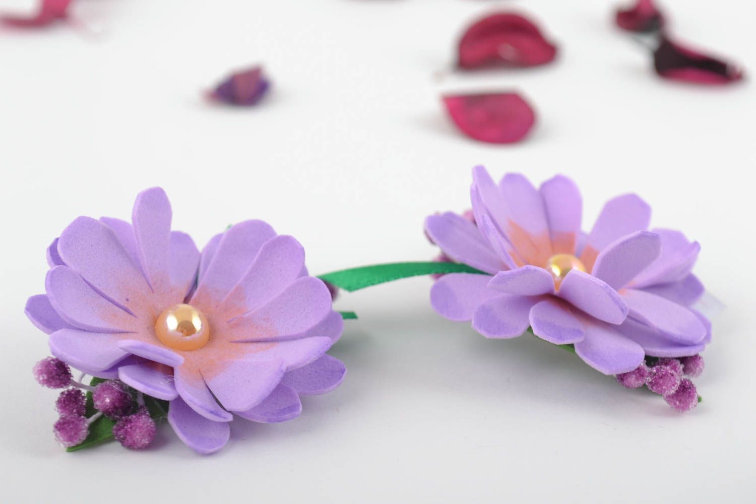 Заколки из фоамирана ручной работы фиолетовые красивые 2 шт в виде цветов фото 1