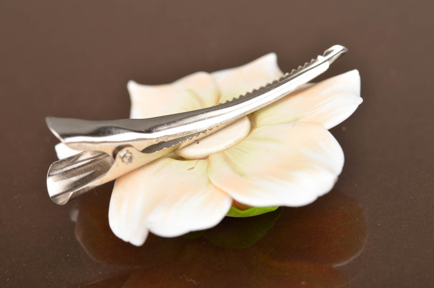 Barrette à cheveux avec fleurs en pâte polymère grande faite main Narcisse photo 5