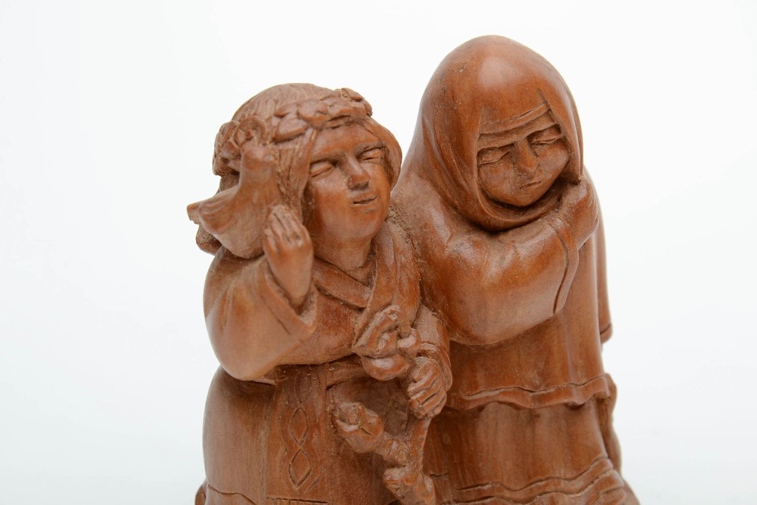 Geschnitzte Statuette aus Holz Zwei Figuren foto 4