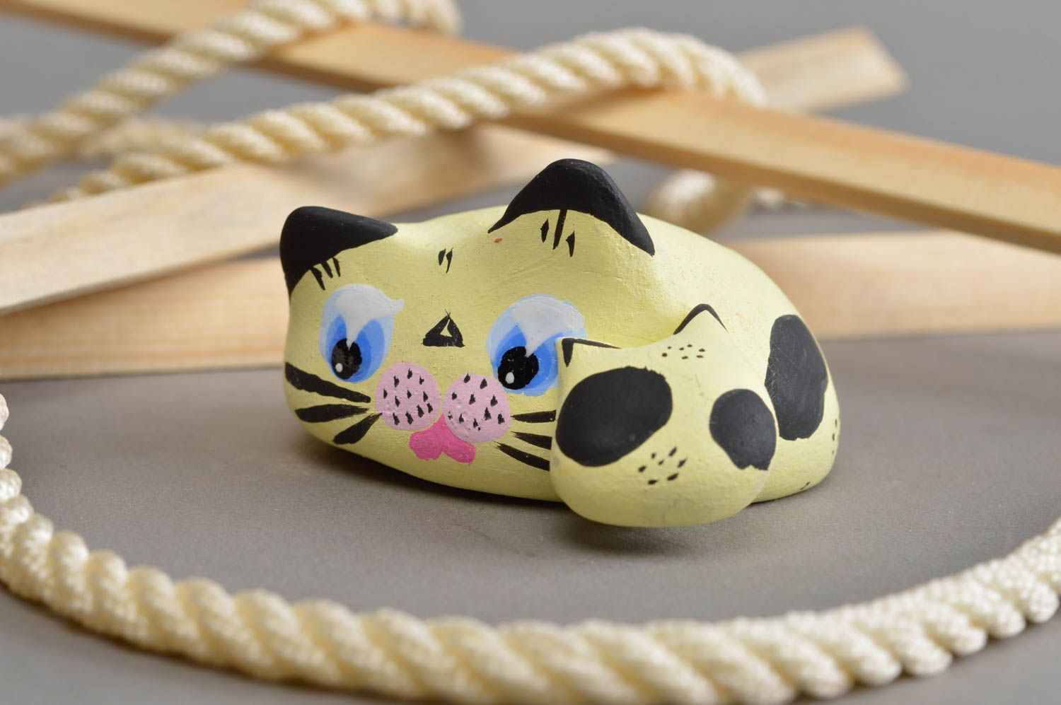 Figura de barro artesanal decoración de hogar regalo para amigos gata y gatito foto 1