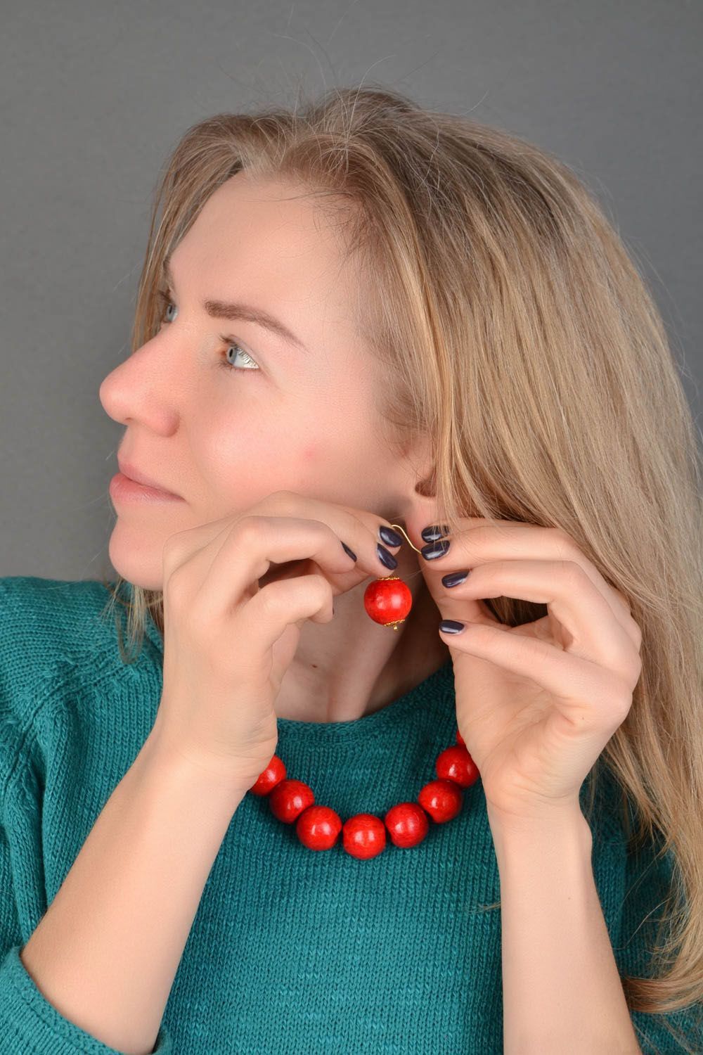 Ensemble de bijoux en bois faits main Boucles d'oreilles et collier rouges photo 2