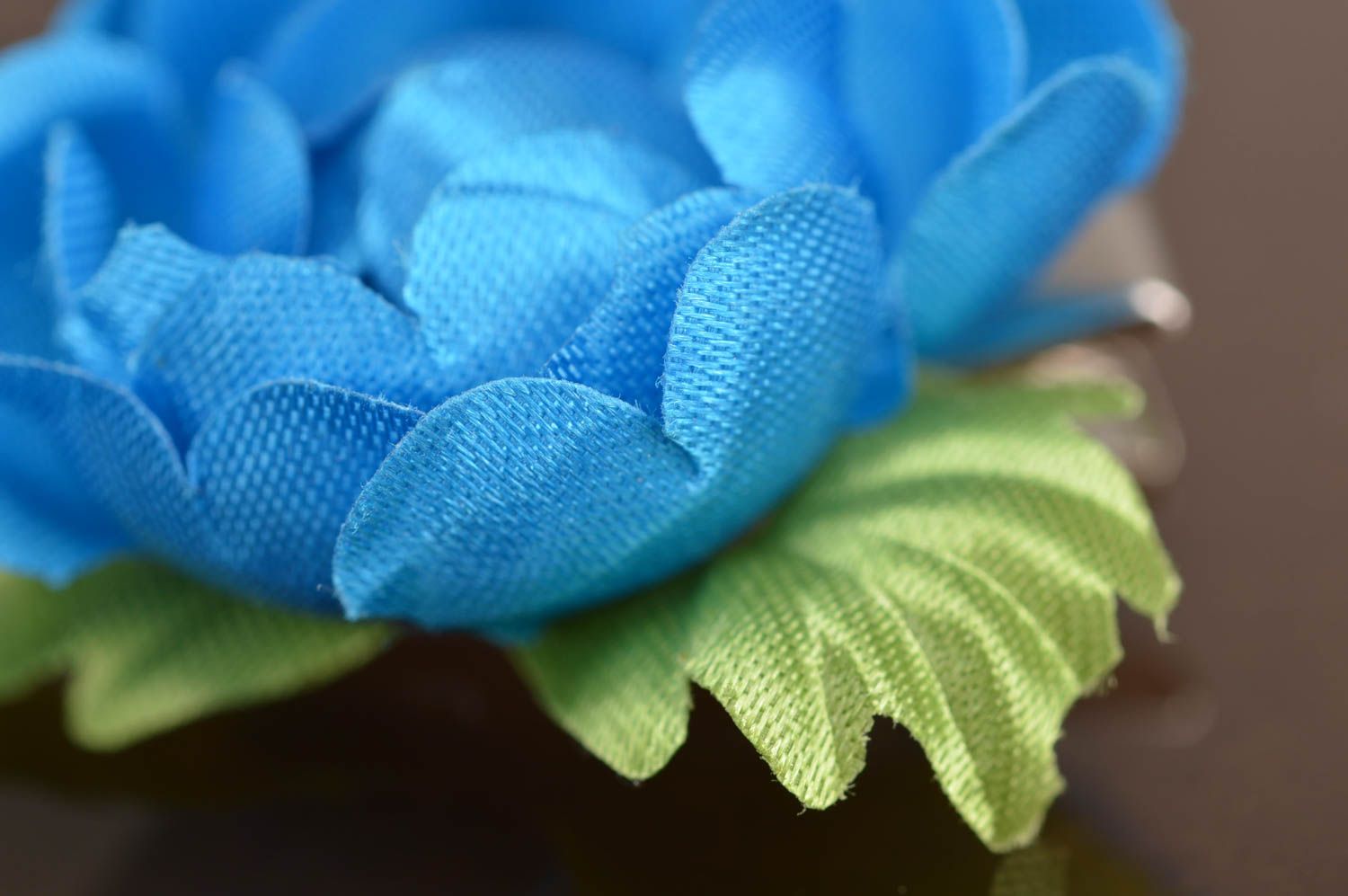 Детская заколка цветок маленькая синяя красивая стильная милая ручной работы фото 4