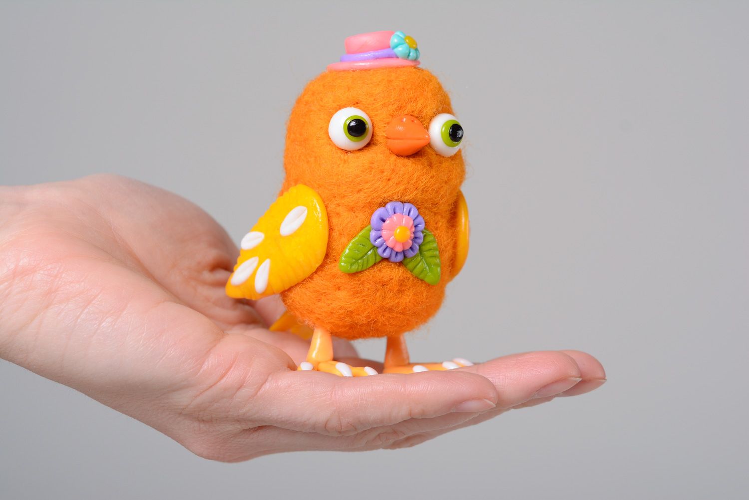 Figurine oiseau feutrée en laine orange faite main de créateur  photo 1