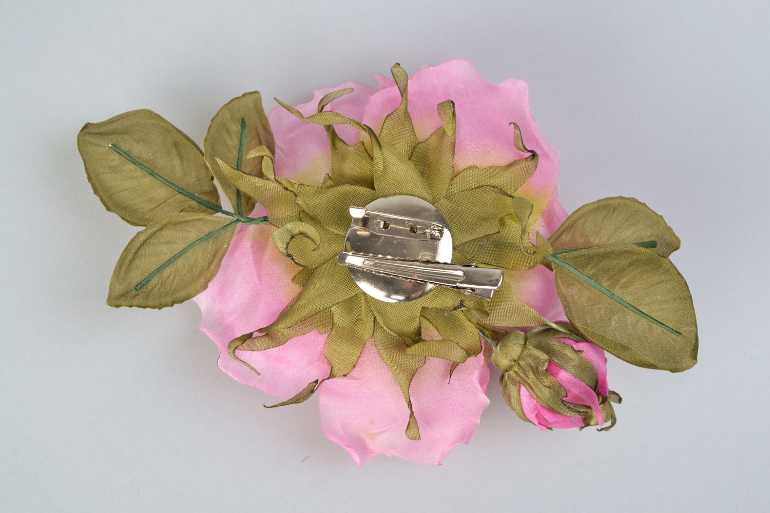 Grande broche fleur en soie couleur rose de créateur faite main Rose sauvage photo 4