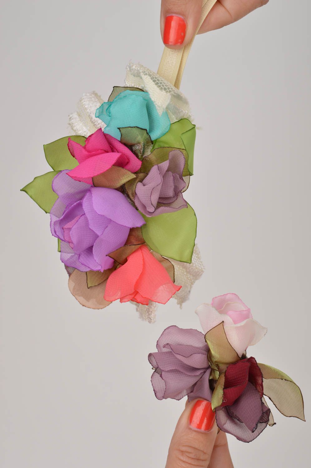 Набор украшений с цветами в технике канзаши брошь и повязка на голову Букет Роз  фото 3