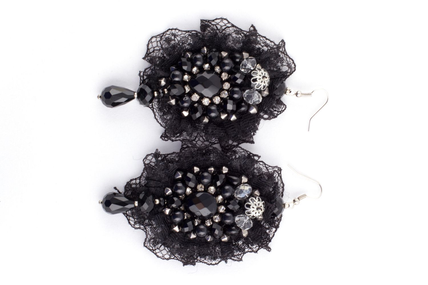 Pendientes negros largos pendientes hechos a mano pendientes de cristal y guipur foto 3