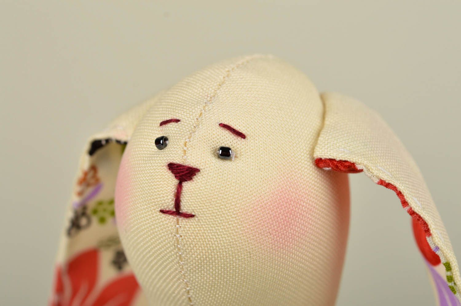 Peluche lapin en robe à fleurs Jouet fait main en coton Cadeau pour enfant photo 4