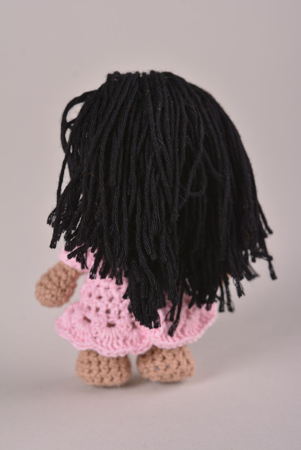Кукла крючком милая кукла ручной работы мягкая игрушка девочка в розовом платье фото 4