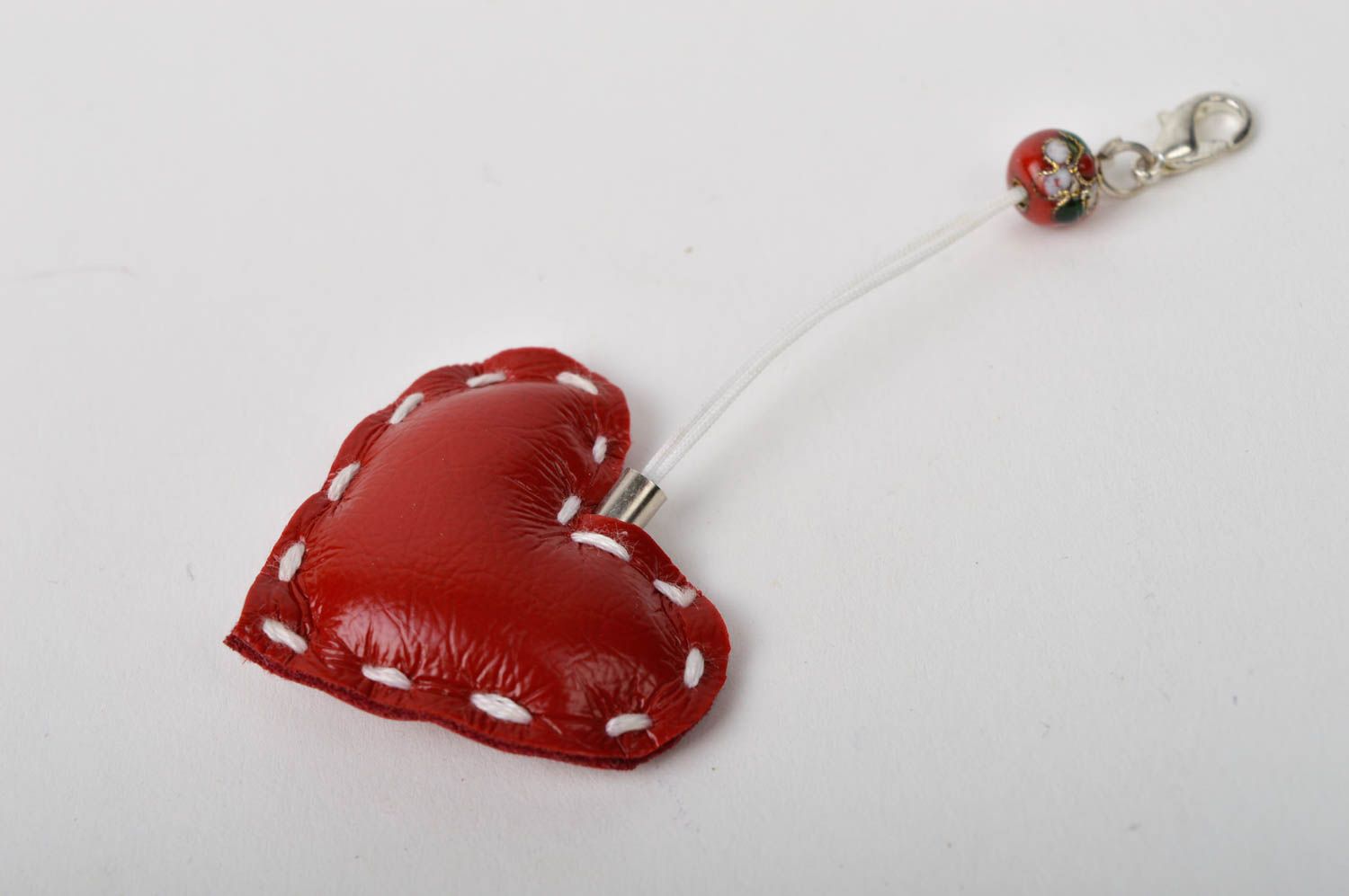 Llavero artesanal con forma de corazón rojo accesorio decorativo regalo original foto 3