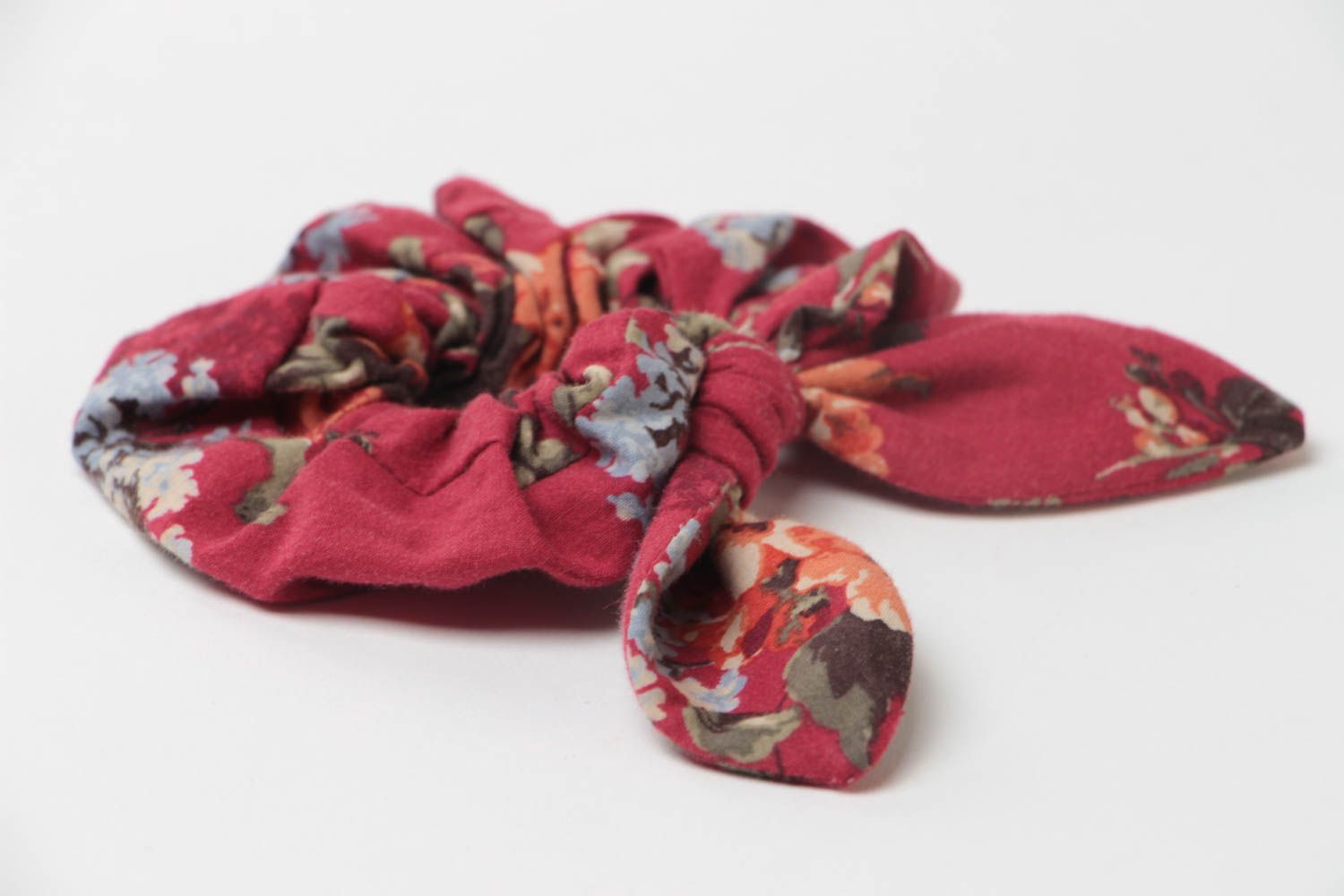 Stoff Haargummi in Rot aus Baumwolle mit Blumenprint schön handgemacht originell foto 3