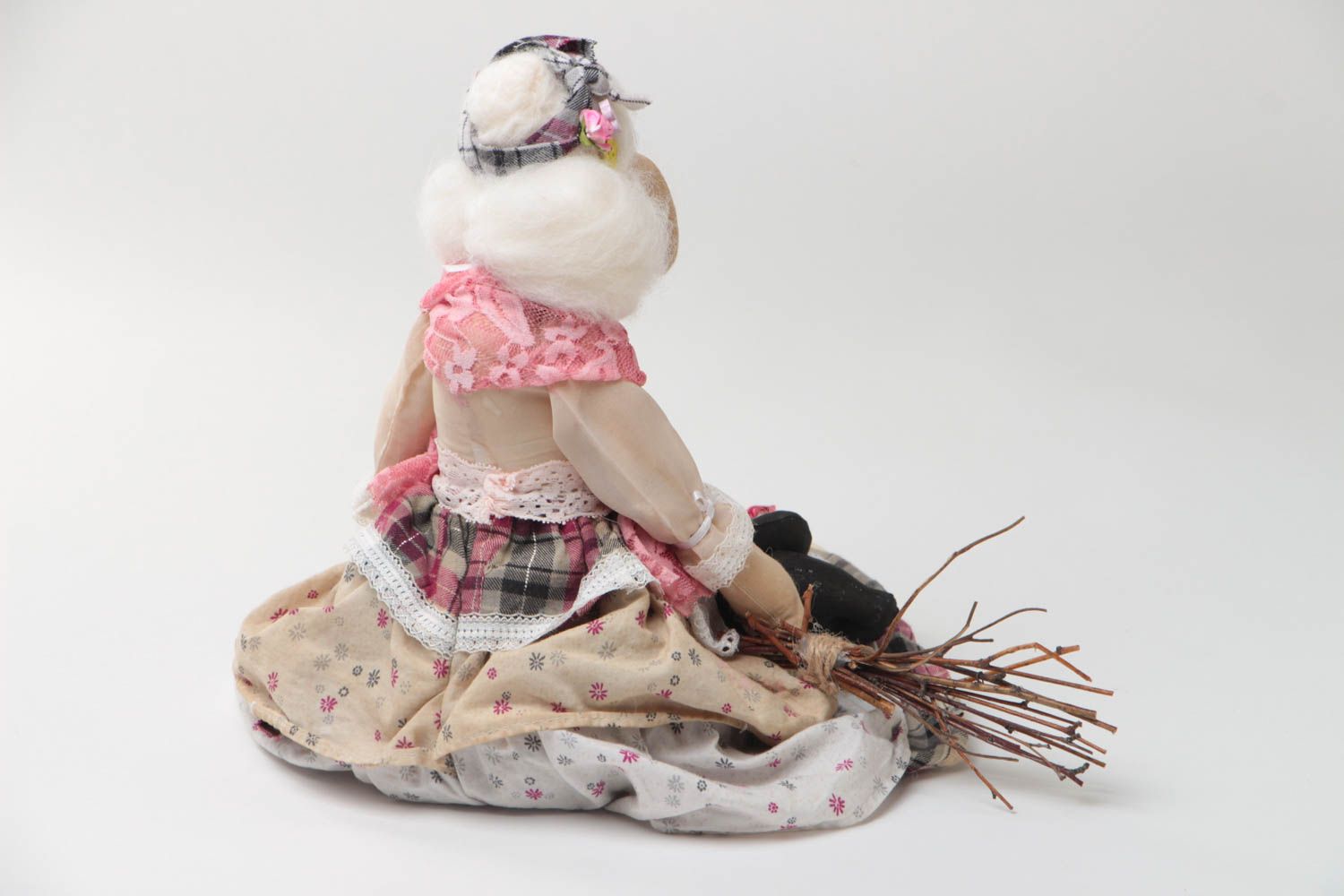 Авторская кукла из ткани в виде Бабы-яги небольшая декоративная ручной работы фото 4