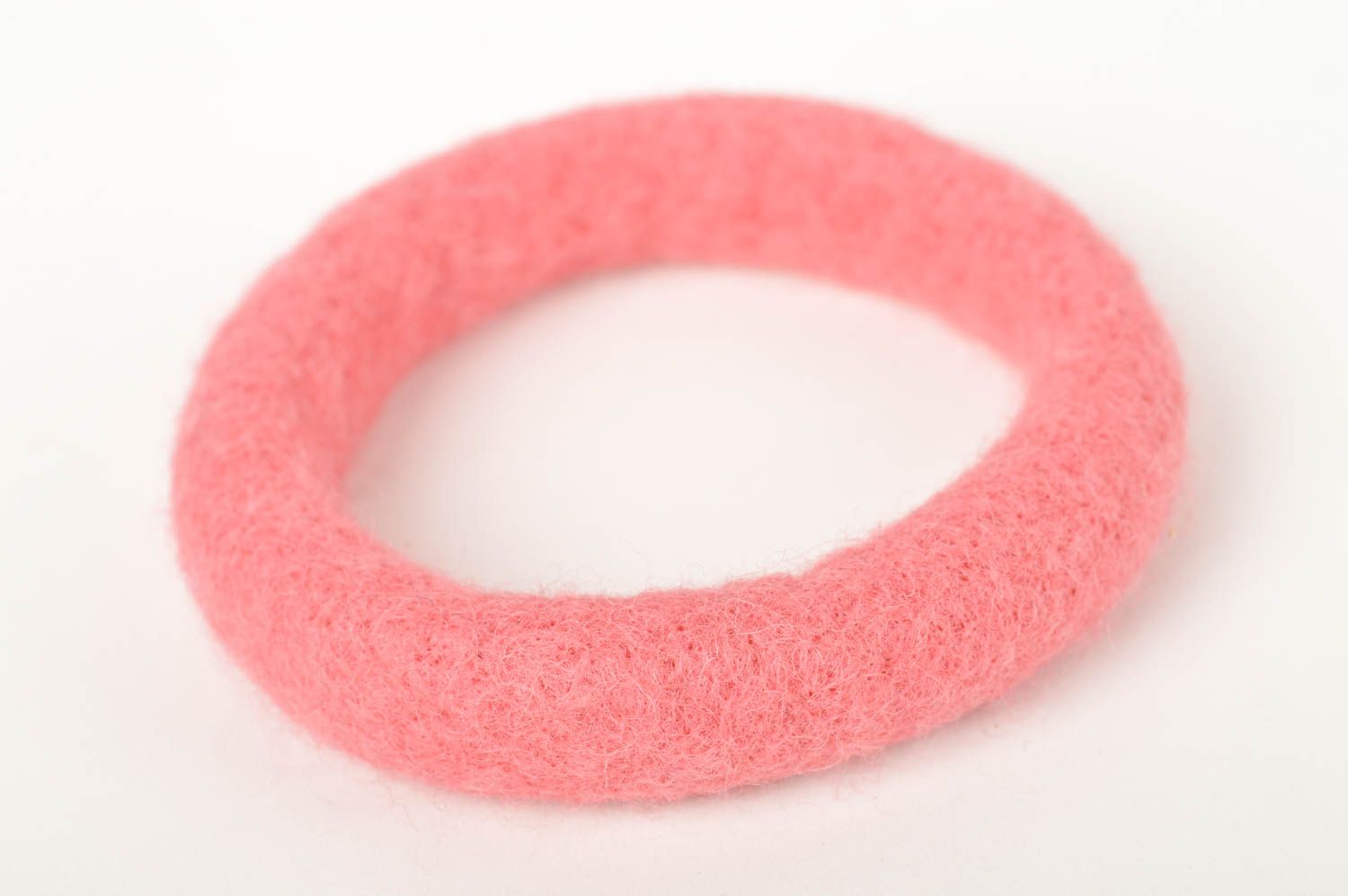 Bracelet en laine feutrée rose Bijou fait main original Cadeau pour femme photo 2