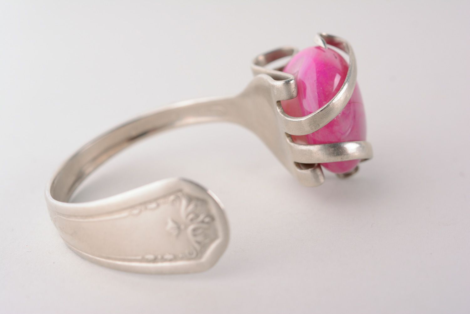 Bracelet en fourchette fait main original avec pierre naturelle de couleur rose photo 4