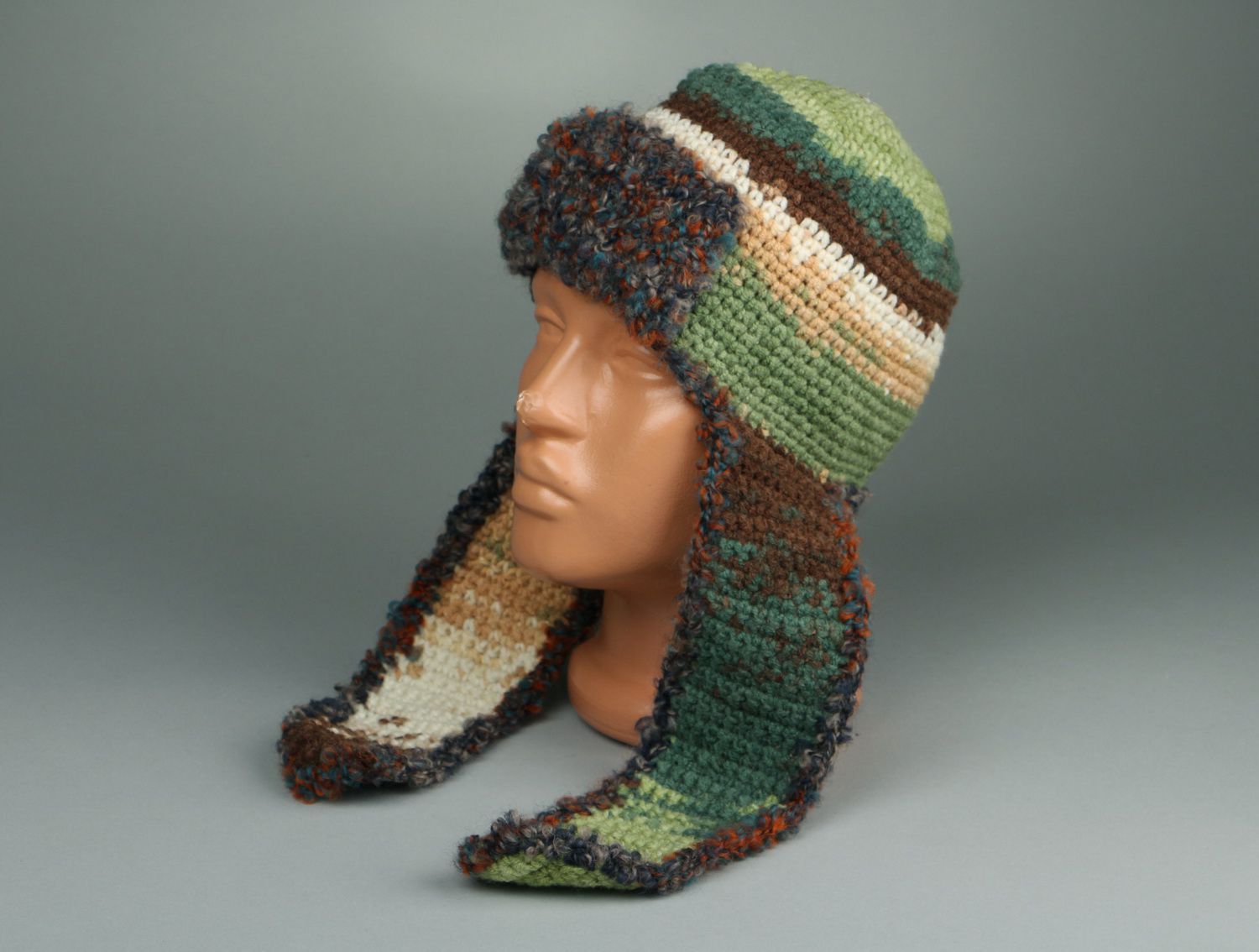 Chapéu do inverno com protetores de orelha foto 2